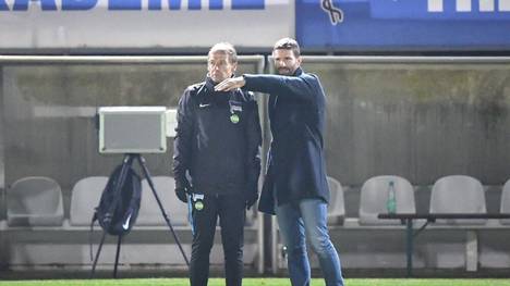 Arne Friedrich (r.) und Ex-Trainer Jürgen Klinsmann arbeiteten bei Hertha BSC kurzzeitig auch zusammen