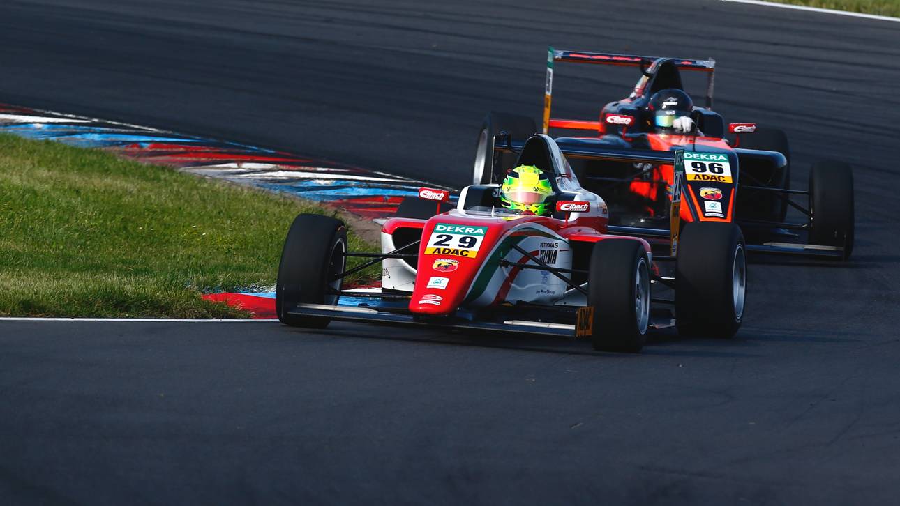 Schumacher schnappt sich die Pole