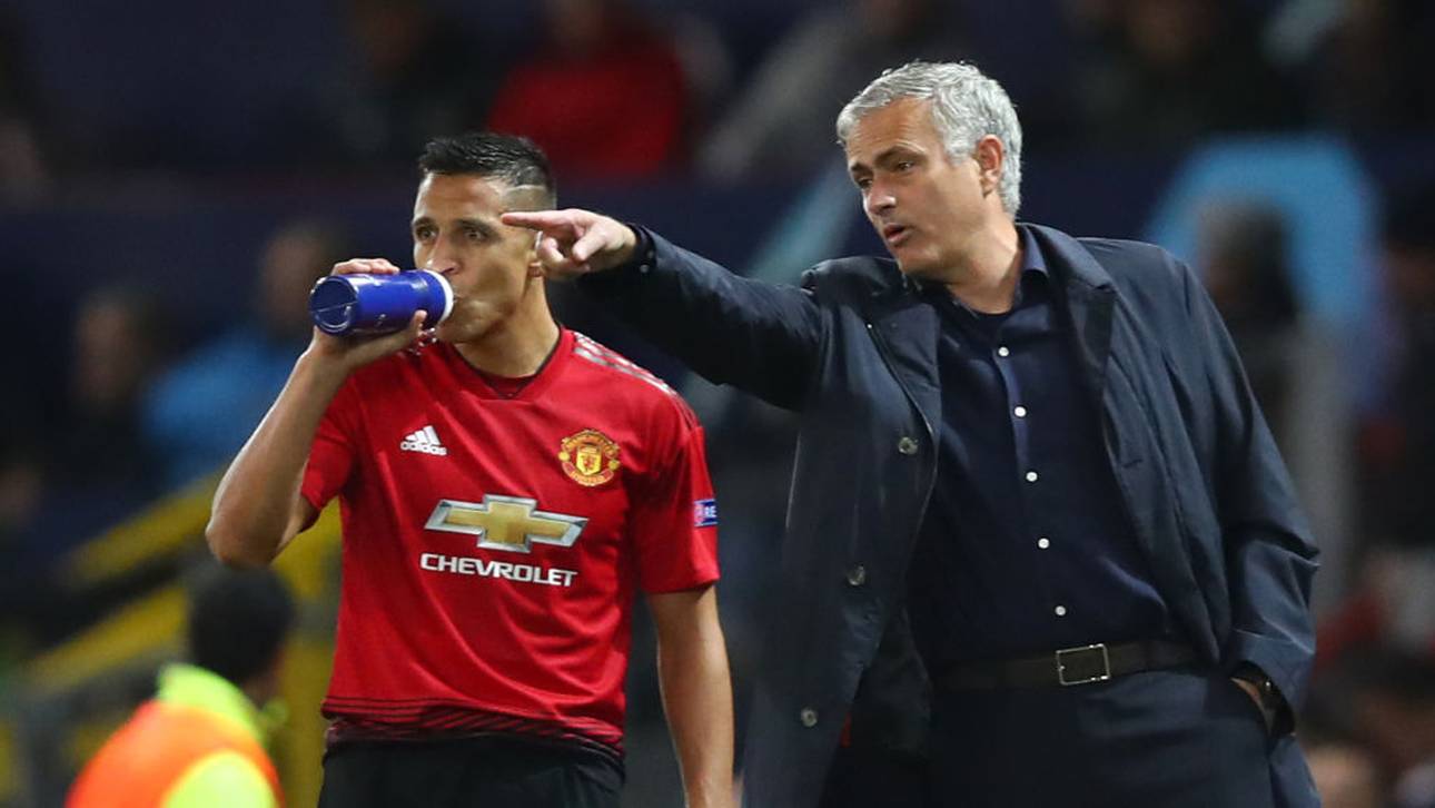 Alexis Sánchez (l.) mit José Mourinho im Oktober 2018