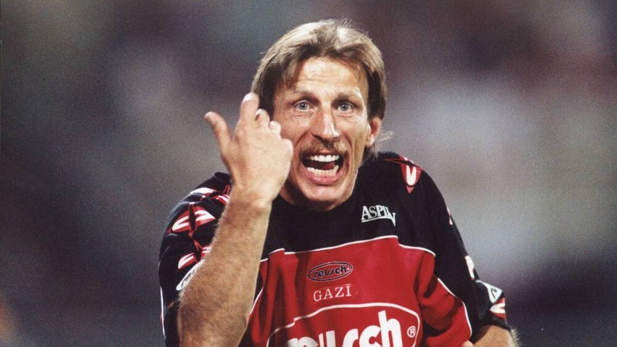 Trainer Christoph Daum ging bei Bayer Leverkusen mit viel Engagement zu Werke