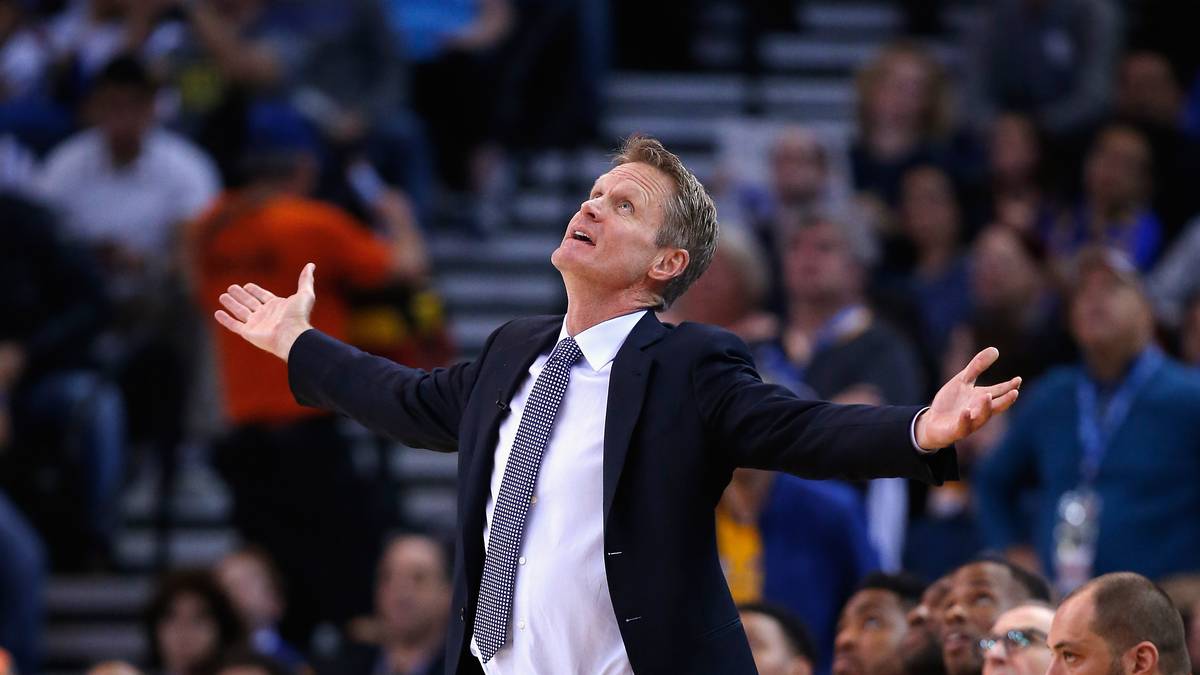 Coach Kerr genießt seine Rückkehr in vollen Zügen. Kein Wunder, denn Golden State gewinnt 122:110