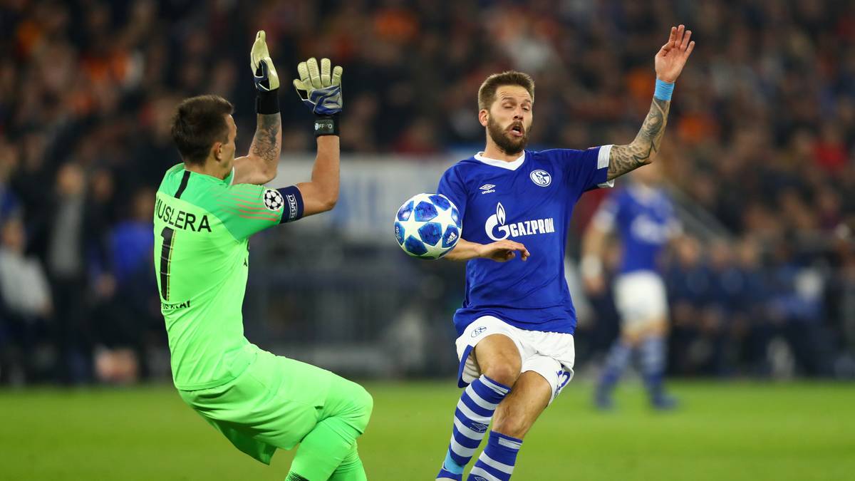 GUIDO BURGSTALLER: Arbeitete in allen Mannschaftsteilen immer mit. Belebte die Schalker Offensive deutlich. Erzielte die 1:0-Führung und bewies ein gutes Näschen als Galas Torwart wegrutschte. SPORT1-Note: 2