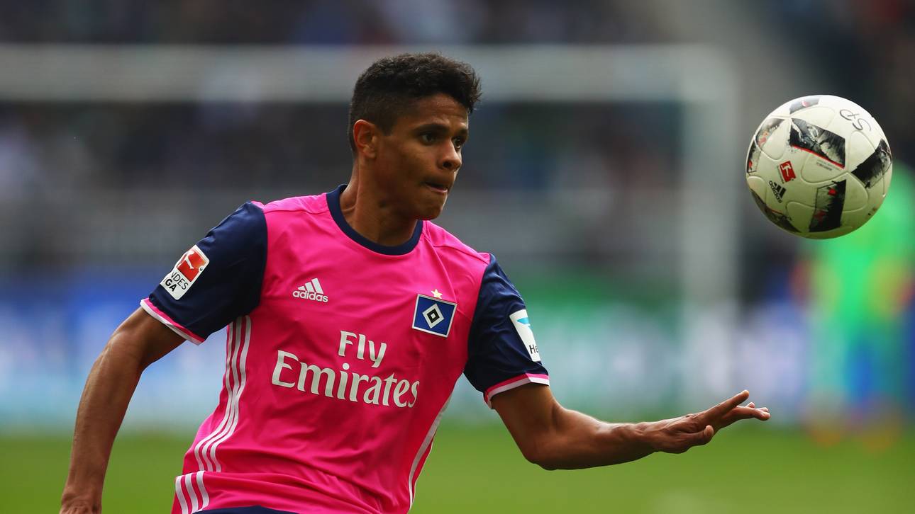 Erstes HSV-Training mit Santos