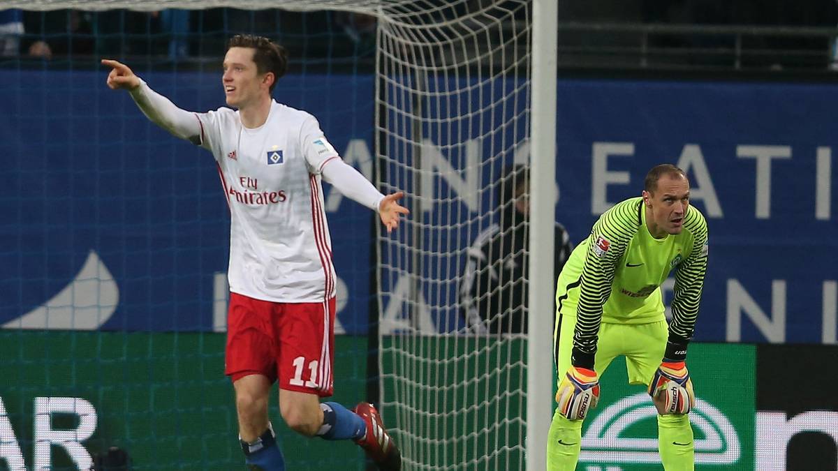PLATZ 9 - MICHAEL GREGORITSCH: Der Hamburger SV trifft im Derby doppelt - und beide Treffer erzielt Michael Gregoritsch. Der Österreicher nutzt das Fehlen von Bobby Wood für ein Bewerbungsschreiben und verdient sich einen Platz in der Mannschaft des Spieltags. Leistungsindex: 2,0
