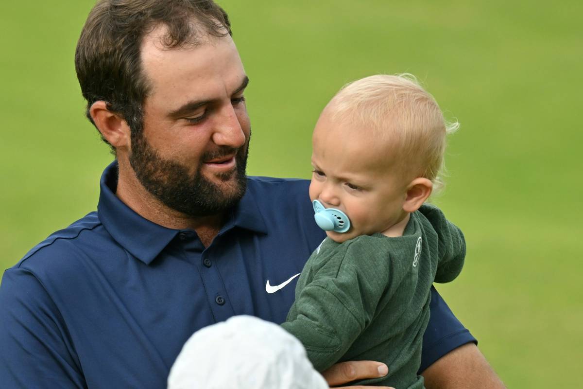 Mit dem Sohn auf dem Arm: Scheffler feiert British-Open-Sieg