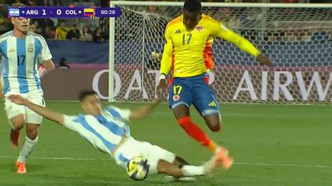 Argentinien setzt sich im Halbfinale der U20-WM knapp gegen Kolumbien durch. Die Schlussphase ist geprägt von harten Fouls.