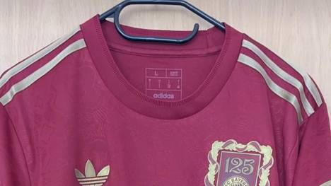 Der FC Bayern wird 125 Jahre alt - das will der deutsche Rekordmeister wohl mit einem Jubiläumstrikot feiern.