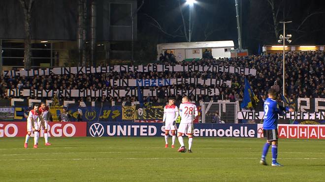 Fans des 1. FC Saarbrücken kritisieren den FC Bayern