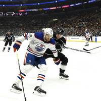 Eishockey-Superstar Leon Draisaitl bekommt es mit den Edmonton Oilers zum Playoff-Auftakt in der NHL erneut mit dem Kontrahenten der Vorjahre zu tun.