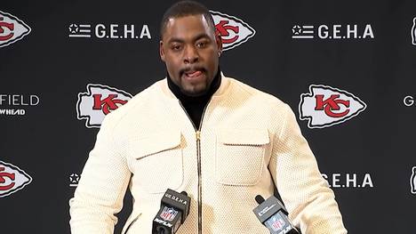 Nach der Niederlage gegen die Chargers verpassen die Kansas City Chiefs erstmals seit 2014 die Playoffs. Während Coach Andy Reid um den verletzten Patrick Mahomes bangt, erfährt Chris Jones erst in der PK vom endgültigen Aus.