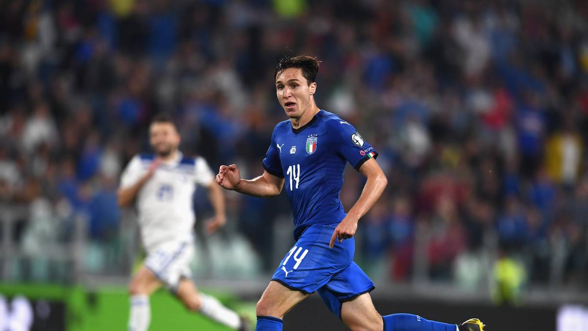 FEDERICO CHIESA (Italien, 60 Millionen Euro) - der Sohn des früheren Nationalspielers Enrico Chiesa hat bereits 13 A-Länderspiele absolviert. Bei der Heim-WM ruhen Italiens Hoffnungen daher auch auf dem 21 Jahre alten Rechtsaußen vom AC Florenz