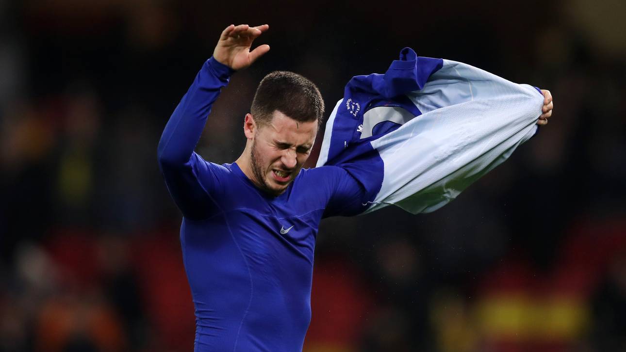 Hazard posiert mit Real-Trikot