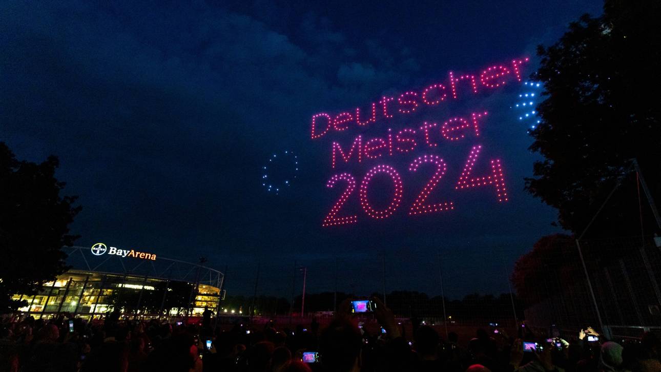 600 helle Lichter: Drohnenshow für Meister Leverkusen