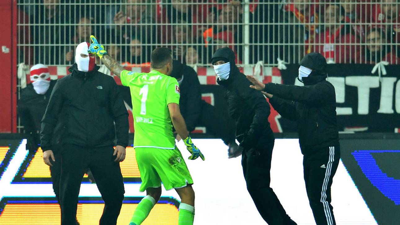 Pyro-Chaos überschattet Berlin-Derby