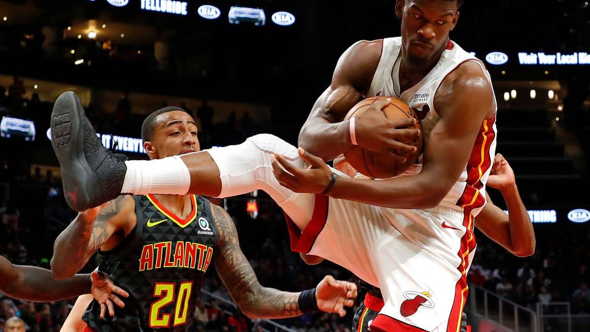 ÜBERRASCHUNGEN - MIAMI HEAT: Vor dem Saisonstart fiel Miami nur durch negative Schlagzeilen auf, mittlerweile sorgen sie sportlich für Furore. Mit einem Record von 5-1 stehen sie auf Rang zwei der Eastern Conference. Die Neuzugänge Jimmy Butler (Bild) und Meyers Leonard haben sofort eingeschlagen. Dazu haben sie mit den Rookie Guards Tyler Herro und Kendrick Nunn zwei der größten Überraschungen überhaupt in ihren Reihen. Das Team aus Florida wird daher noch für einigen Wirbel in der NBA sorgen - rein sportlich