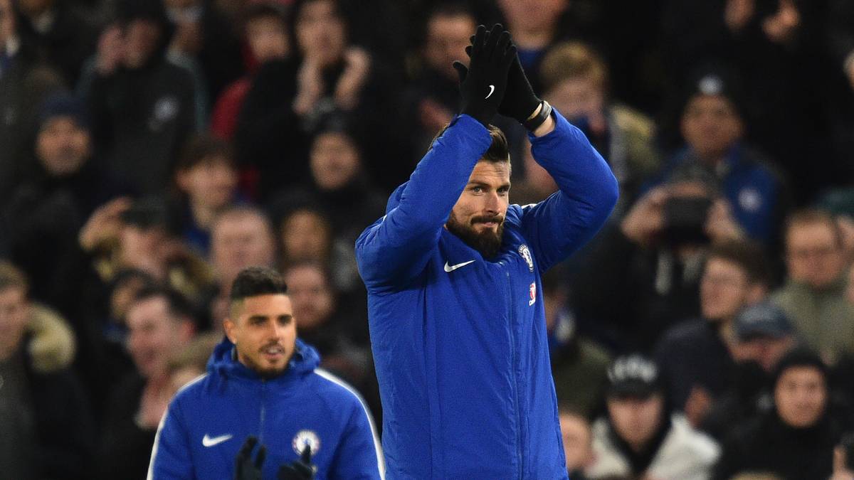 VERLIERER - FC CHELSEA: Die Blues holten Stürmer Olivier Giroud (r.) vom FC Arsenal und Verteidiger Emerson Palmieri (AS Rom). Doch die Londoner liehen Michy Batshuayi an Borussia Dortmund aus - sehr zum Unmut von Trainer Antonio Conte. Denn Edin Dzeko blieb trotz intensiven Werbens in Rom