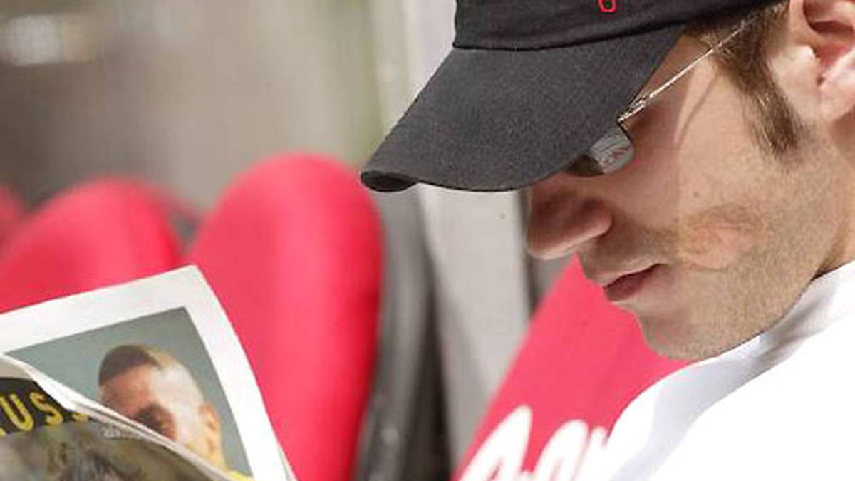 Auch von Verletzungen bleibt er nicht verschont. Ein Kreuzbandriss setzt ihn beim BVB für ein halbes Jahr außer Gefecht