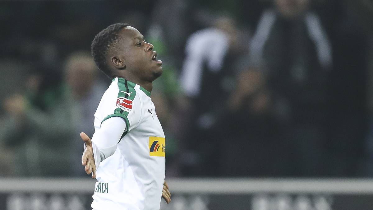 Bei Gladbach ist er zwar eher als Achter vorgesehen, überzeugte aber am ersten Spieltag als alleiniger Sechser in der Mittefeldraute, der viele gute Angriffe initiierte. In der Bayern-Führung scheint man allerdings nicht völlig überzeugt