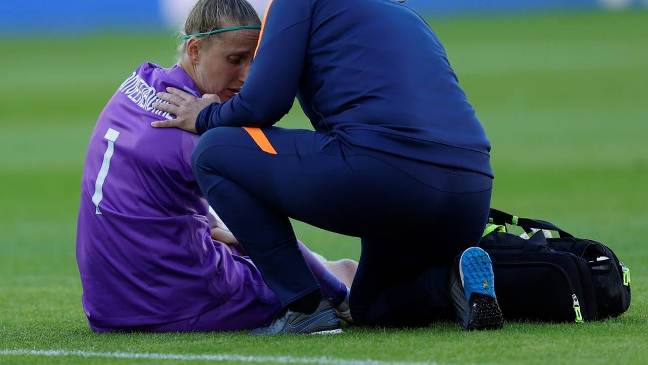 Niederländische Kapitänin van Veenendaal fällt verletzt aus