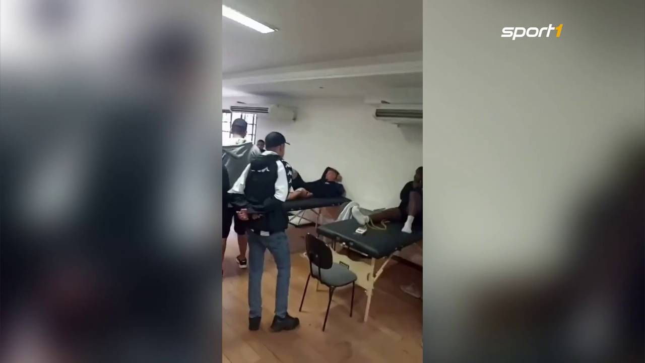 Fans des brasilianischen Vereins Botafogo FR stürmen Trainingsgelände