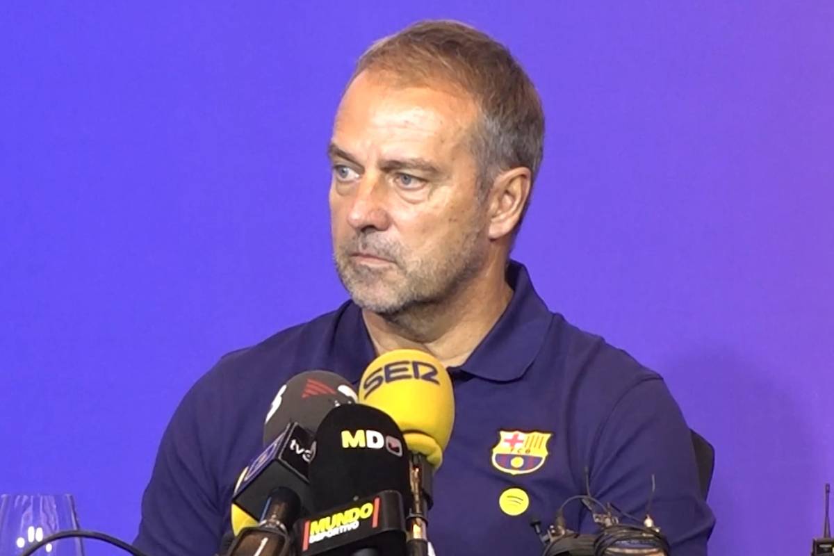 Barca-Trainer Hansi Flick äußert sich zur Kapitänsfrage rund um Nationaltorhüter Marc-André ter Stegen. Die Entscheidung soll intern in der Mannschaft getroffen werden – kurz vor dem Saisonstart.