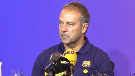 Barca-Trainer Hansi Flick äußert sich zur Kapitänsfrage rund um Nationaltorhüter Marc-André ter Stegen. Die Entscheidung soll intern in der Mannschaft getroffen werden – kurz vor dem Saisonstart.