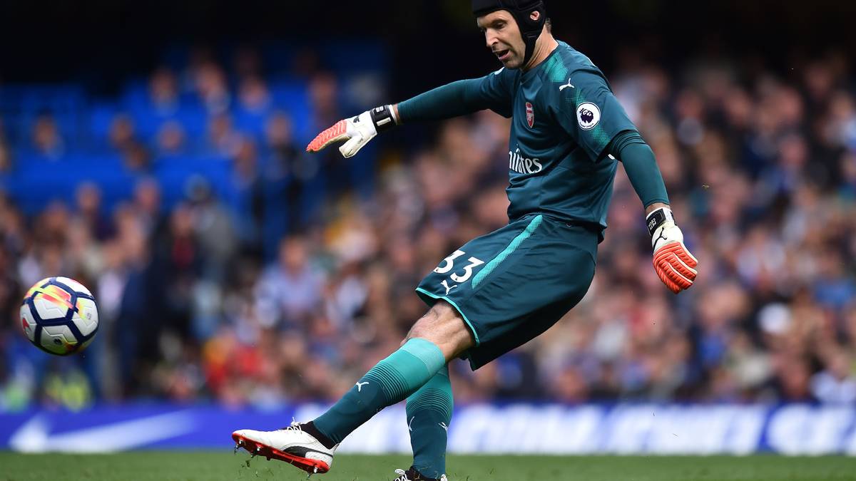 PLATZ 13: PETR CECH (FC Arsenal) - Im Alter von 36 Jahren mag der Gunners-Keeper vielleicht nicht mehr die allerbesten Reflexe haben - doch Cech macht das mit seiner immensen Erfahrung wett
