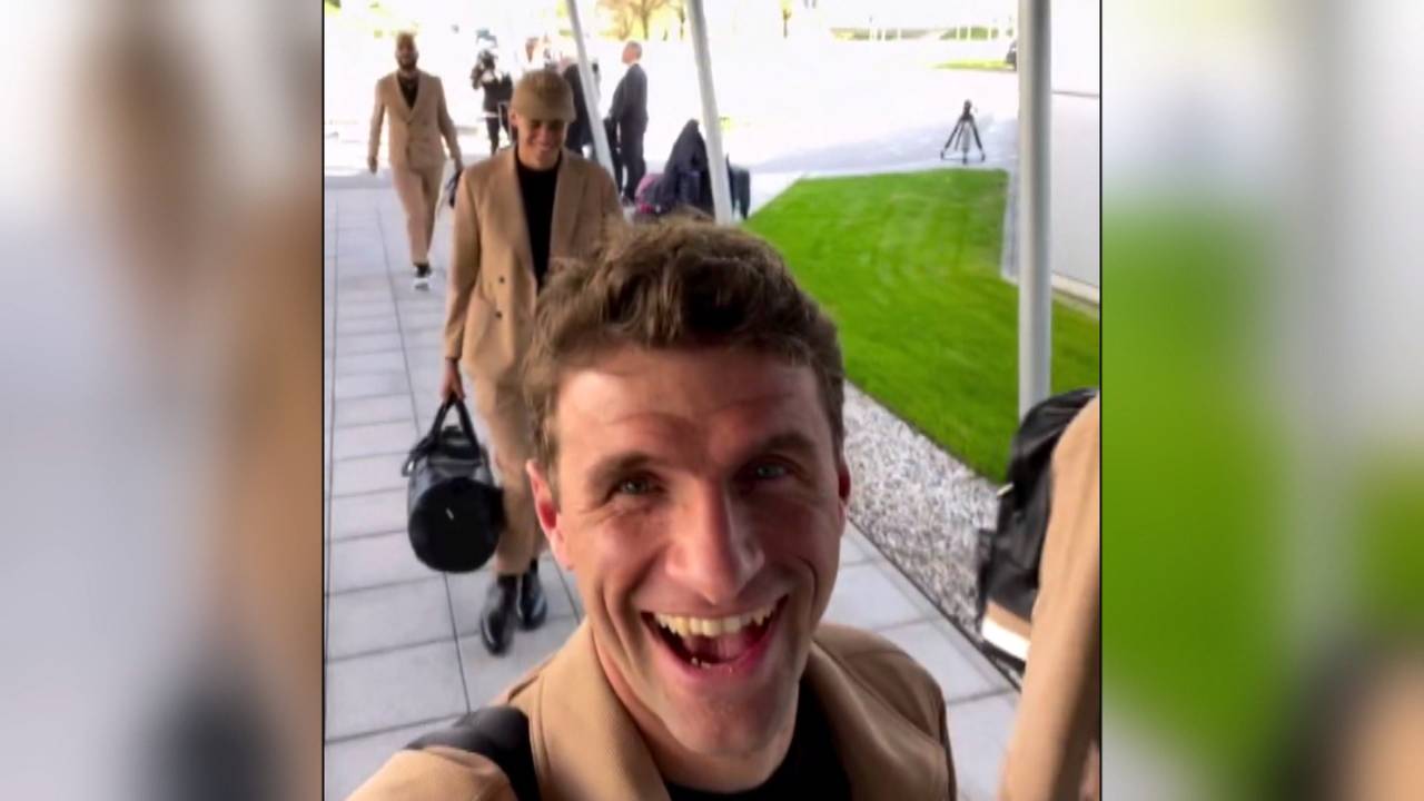Thomas Müller scherzt vor Abflug nach Barcelona über Wiedersehen mit Lewy