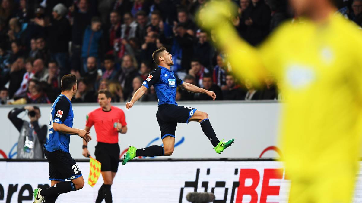 Sein Schuss aus 20 Metern lässt Ersatzkeeper Sven Ulreich durch die Hände gleiten