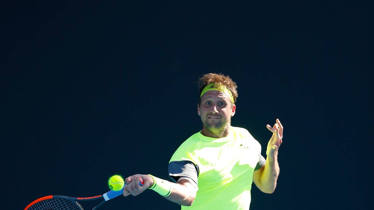 Doch noch einmal zurück zu Sandgrens verrückter Biografie: Der 26 Jahre alte Tennis-Profi heißt tatsächlich Tennys - und stammt obendrein auch noch aus dem US-Staat Tennessee. Kein Witz. Sein Name hat aber nichts mit seiner Sportart zu tun