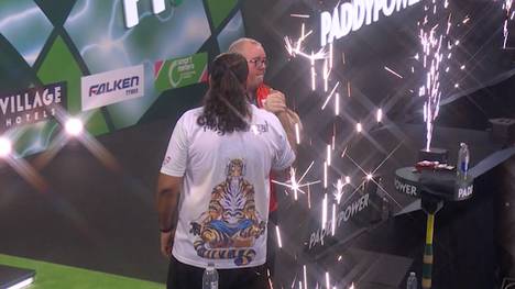 Stephen Bunting zieht ohne Probleme in die nächste Runde der Darts-WM ein. Das WM-Märchen eines Inders endet derweil. 
