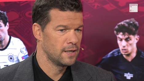 Vor dem WM-Auslosung für das Turnier in Katar warnt Michael Ballack vor zu großen Erwartungen an das DFB-Team. Das Team sei zwar sehr gut, aber man tue gut daran "kleinere Brötchen zu backen".