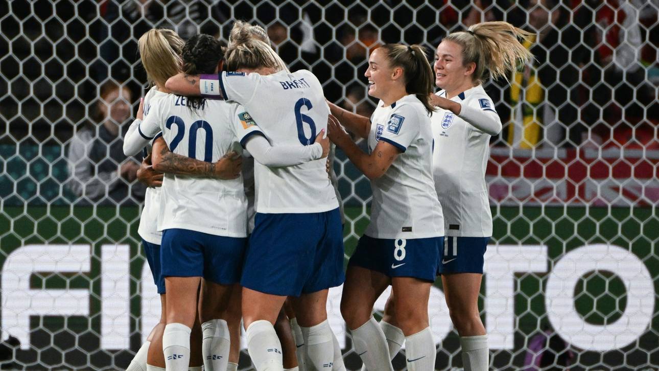 England mit Gala ins Achtelfinale