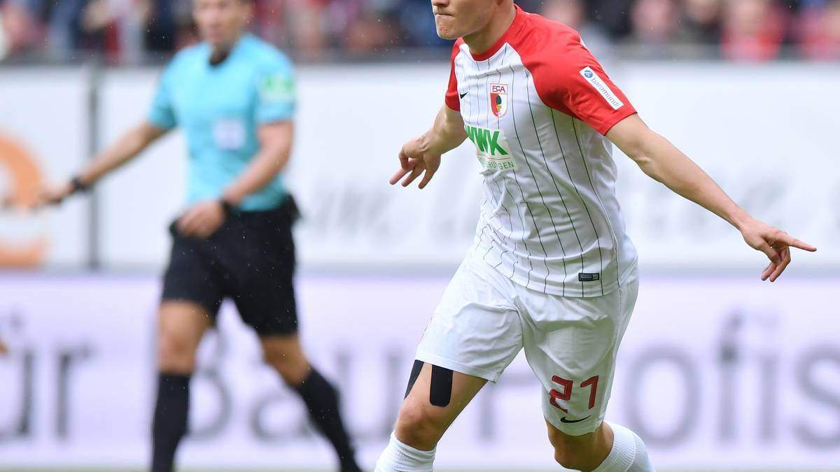 Alfred Finnbogason kommt zunächst ganz blank zum Kopfball (22.). Nach dem 1:0 verwandelt der Isländer auch noch einen Elfmeter, den Jonas Hector gegen Heller verursacht hat (32.)