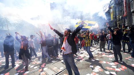 Dass Galatasaray-, Fenerbahce- und Besiktas-Fans gemeinsam für eine Sache einstehen, ist eine absolute Ausnahme unter den verfeindeten Fanlagern
