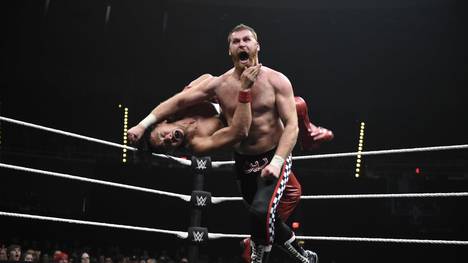 WWE-Wrestler Sami Zayn (hier im Match gegen Shinsuke Nakamura) ist gespannt auf Tim Wiese