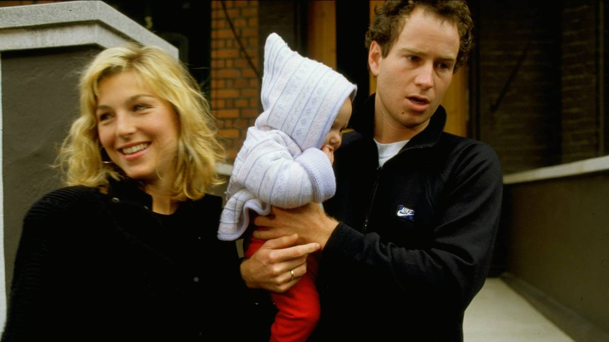 McEnroes Privatleben: auch recht turbulent. 1986 heiratete er Hollywood-Schauspielerin Tatum O'Neal, mit der er drei Kinder hat. 1992 wurde die Ehe geschieden