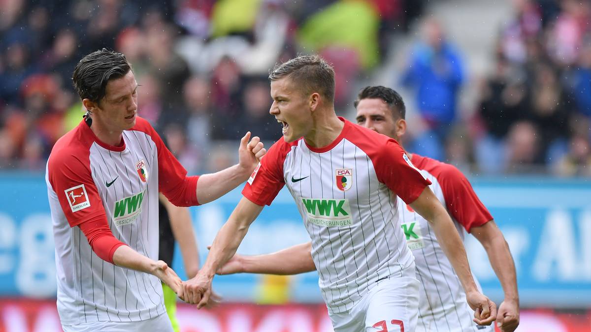PLATZ 9 – FC AUGSBURG: Sympathische Mannschaft, sympathischer Trainer, sympathische Fans. Dazu die Titelmusik der Augsburger Puppenkiste als Torjubel. Im Ansehen der Fans ist der FCA vorne mit dabei
