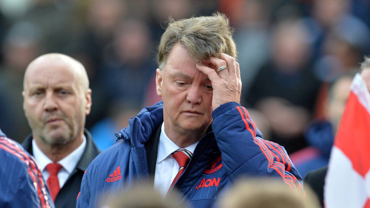 Der United-Coach steht mit dem Rücken zur Wand und scheint schon vor dem Spiel Kopfschmerzen zu haben...