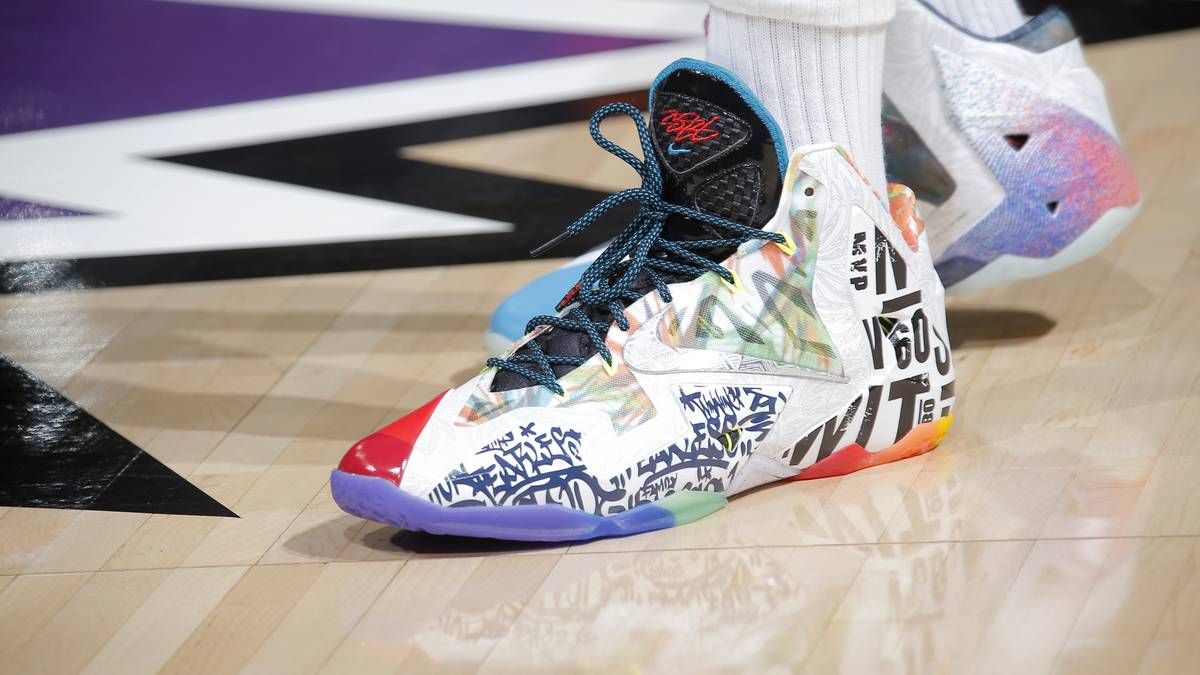 Mit vielen Farben schmückt NBA-All-Star DeMarcus Cousins (damals Sacramento Kings) seine Schuhe