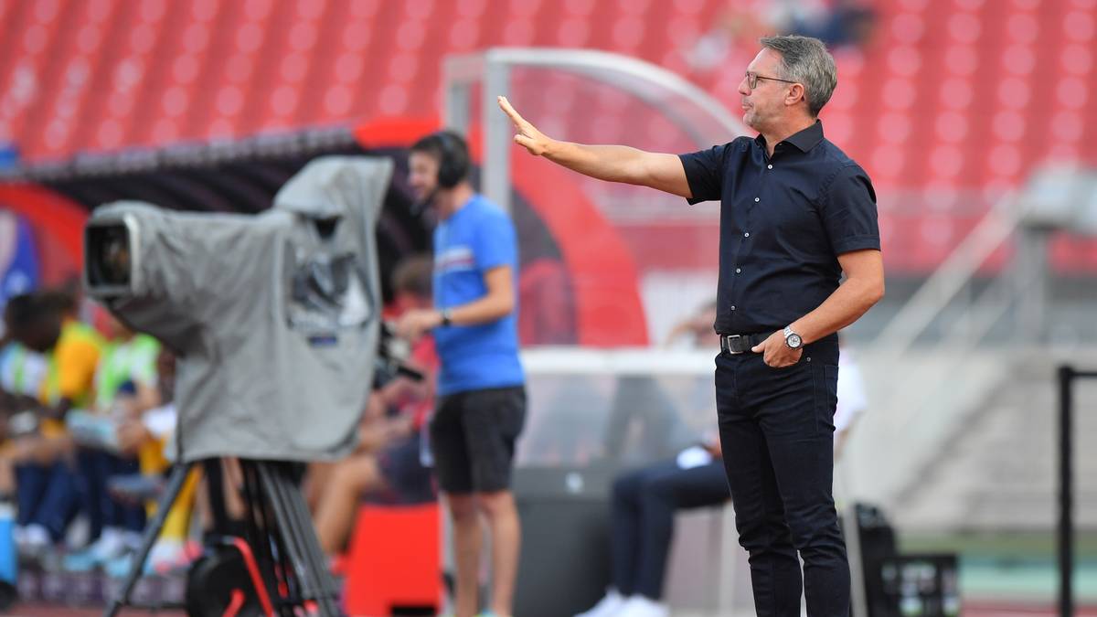 Ein frisch zusammengesetztes Team mit neuem Coach - wie soll der Plan aussehen? "Wir haben die Chance, etwas Neues aufzubauen", freut sich Canadi auf seine Aufgabe. Den Fokus will er dabei auf die Defensive und schnelles Umschaltspiel setzen