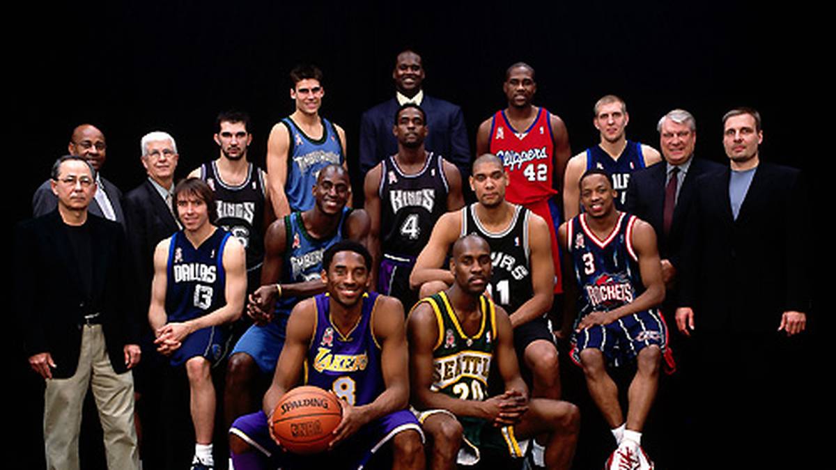 Die damaligen Teamkollegen der West-Auswahl: Steve Nash, Peja Stojakovic, Wally Szczerbiak, Kevin Garnett, Kobe Bryant, Shaquille O'Neal, Chris Webber, Elton Brand, Tim Duncan, Gary Payton und Steve Francis