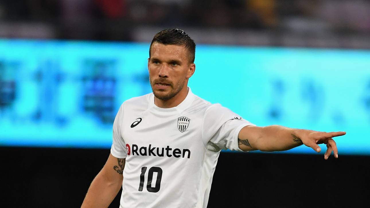 Podolskis Klub feuert Trainer