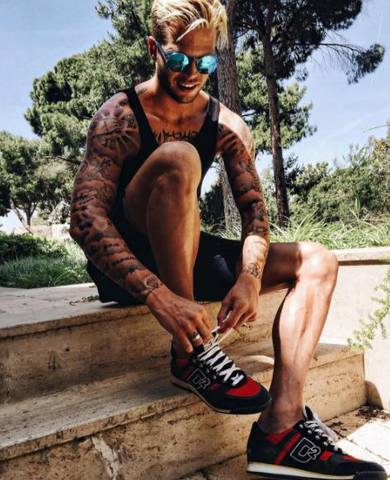 1 Fc Koln Horn Und Maroh Lassen Sich Freundschafts Tattoos Stechen