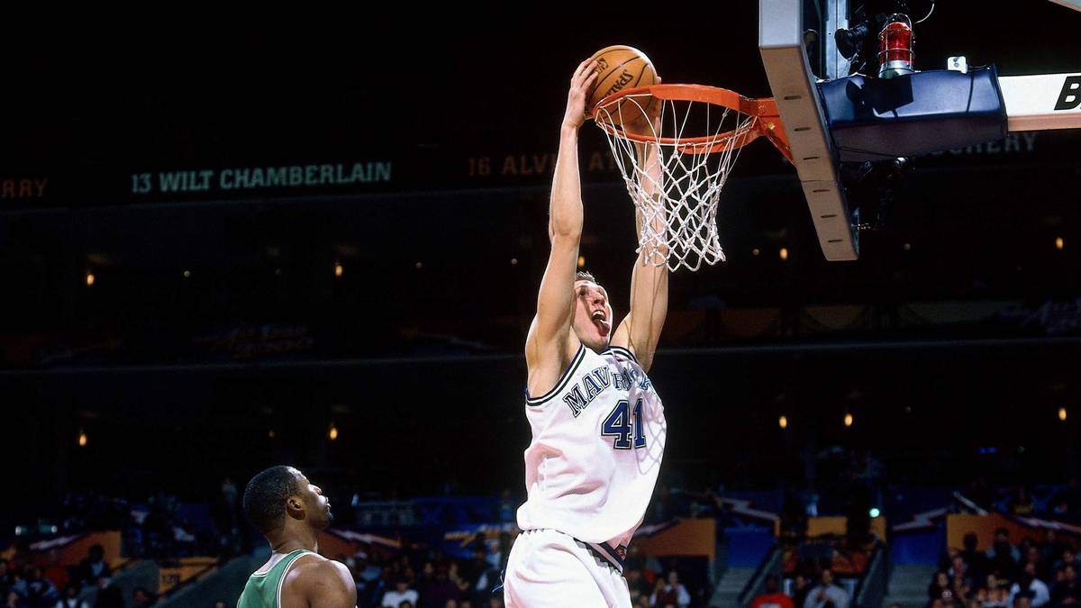 Dirk Nowitzkis NBA-Karriere beginnt am 5. Februar 1999 ausgerechnet mit einem Spiel gegen die Seattle SuperSonics und Detlef Schrempf. Seitdem ist Nowitzki 13 Mal All Star, 2007 MVP und 2011 Finals MVP