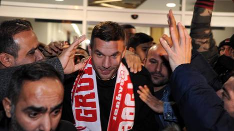 Lukas Podolski bei seiner Ankunft in der Türkei