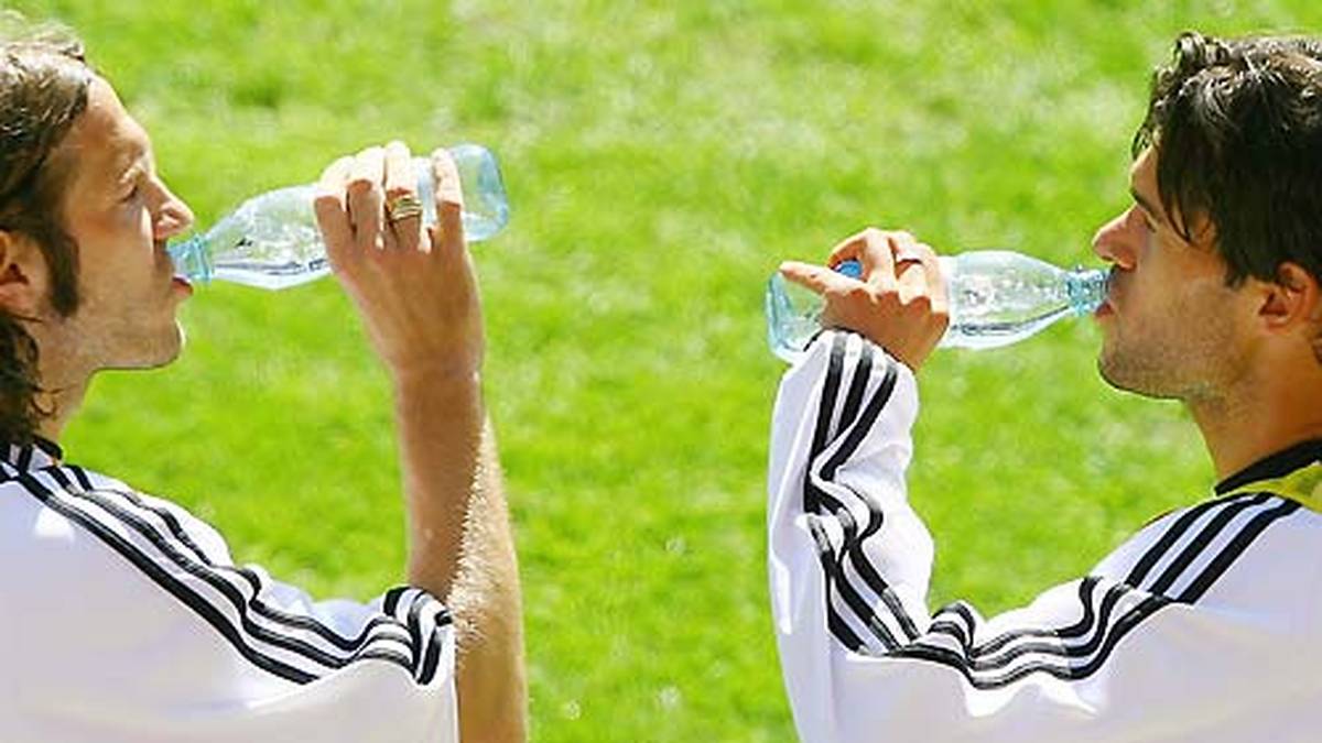 Für Frings sicherlich der Karriere-Höhepunkt: das Sommermärchen 2006. In den heißen Tagen der Heim-WM bildet er mit Michael Ballack das Duo im defensiven Mittelfeld des DFB-Teams