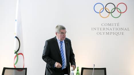 IOC-Präsident Thomas Bach wird zum Ausschluss Russlands gedrängt