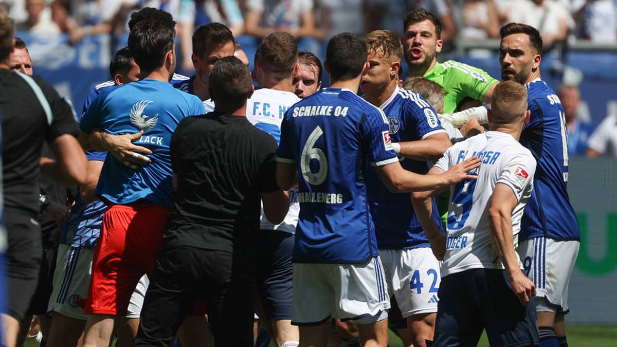 Tumulte und Rudelbildung bei Schalke-Spiel!
