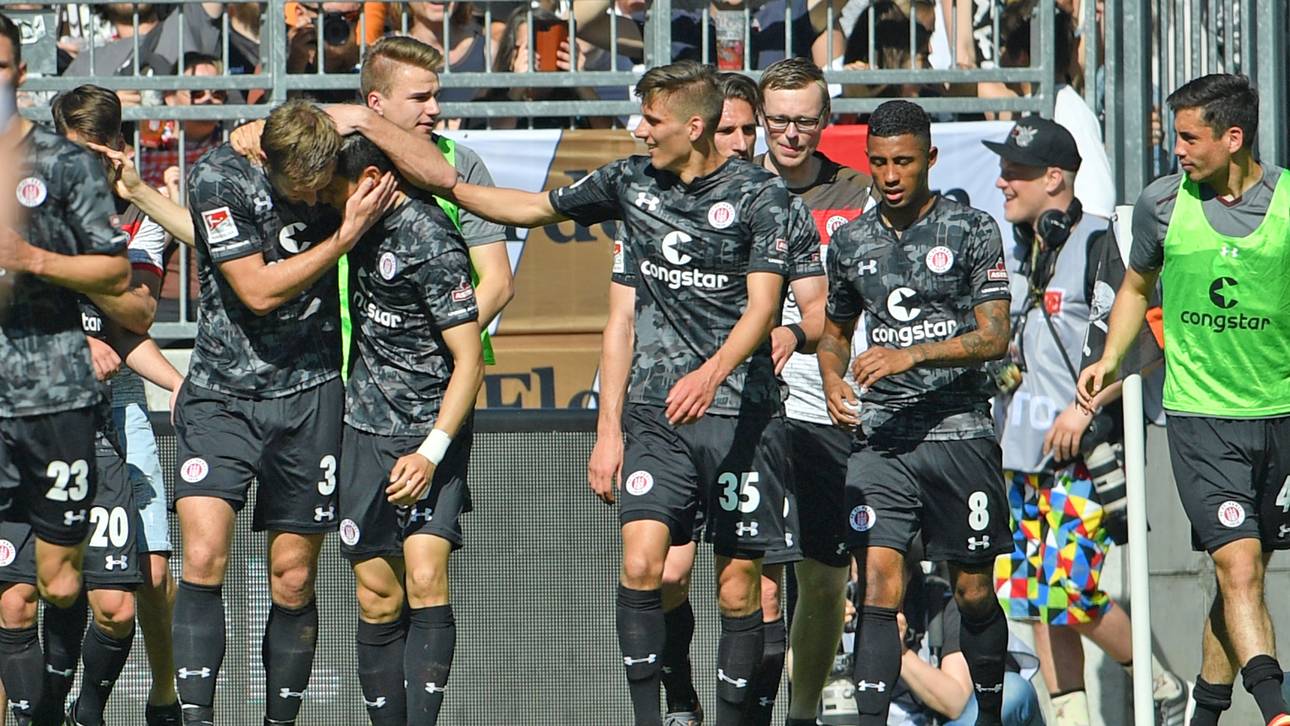 St. Pauli feiert Klassenerhalt